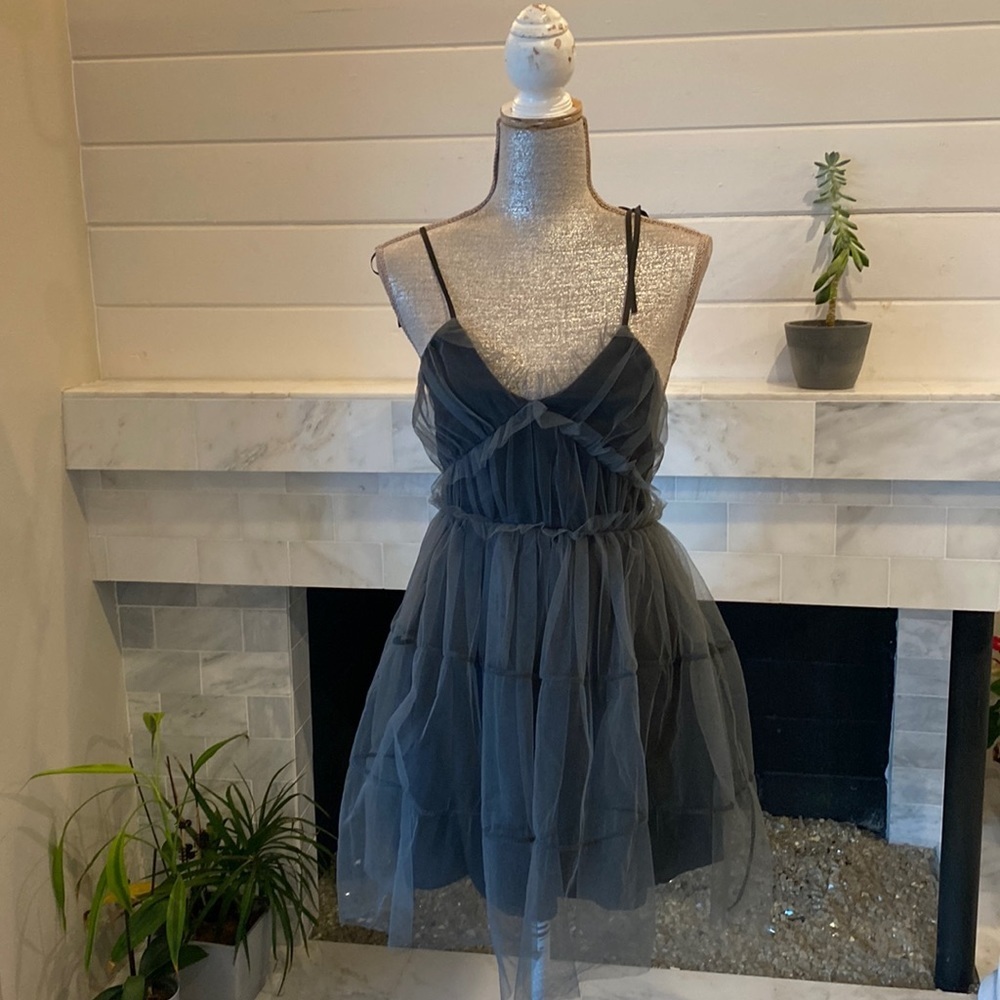 Studio Gray Tulle Mesh Overlay Ruffled Dress Size Small - Picture 2 of 14